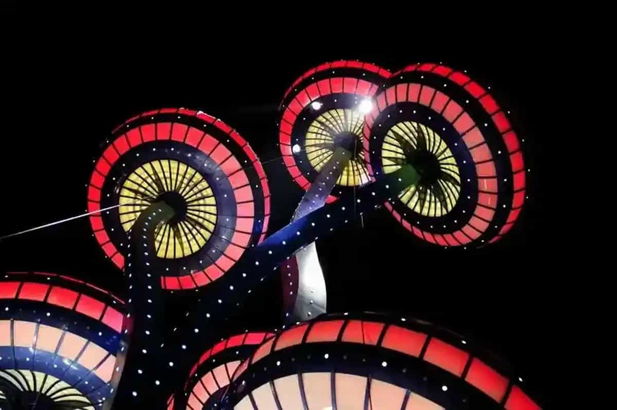 乡村生态农庄夏季避暑夜游灯光节沉浸式发光森林步道实景