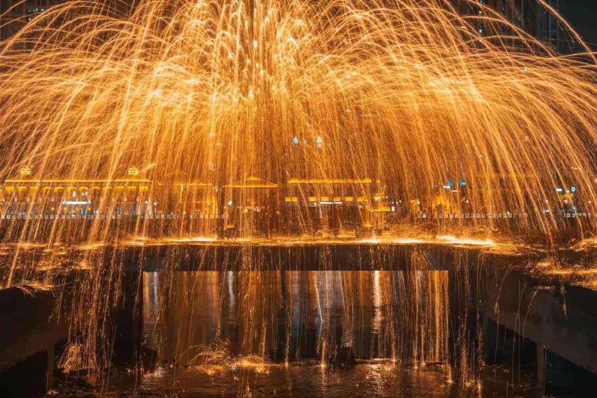 打铁花现场实拍图