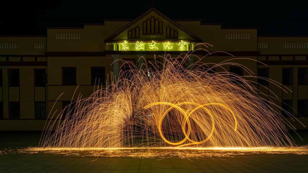 打铁花媒体报道现场实拍图