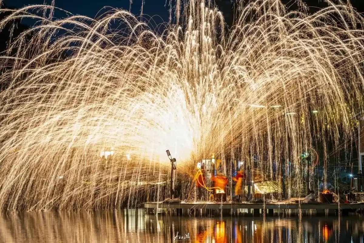 打铁花媒体报道现场实拍图