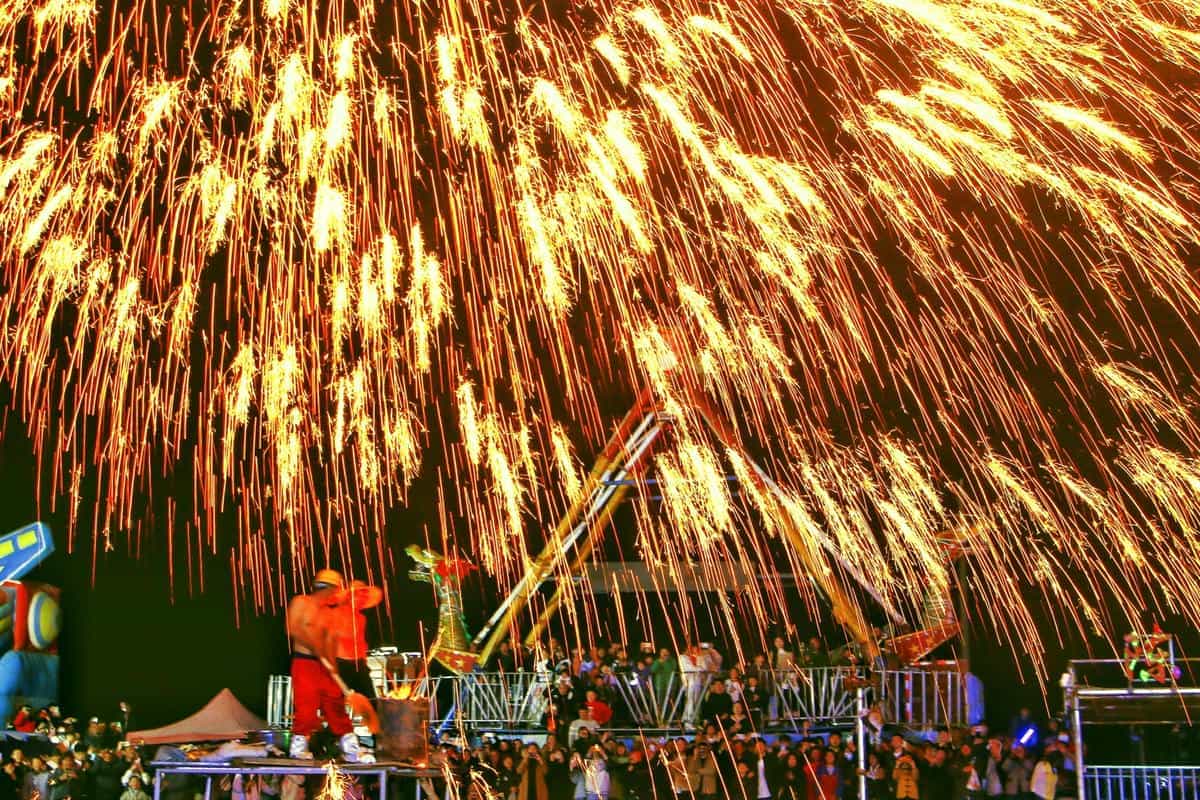 打铁花夜游项目收益-花不同彩灯