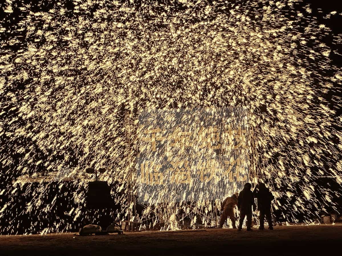 打铁花媒体报道现场实拍图