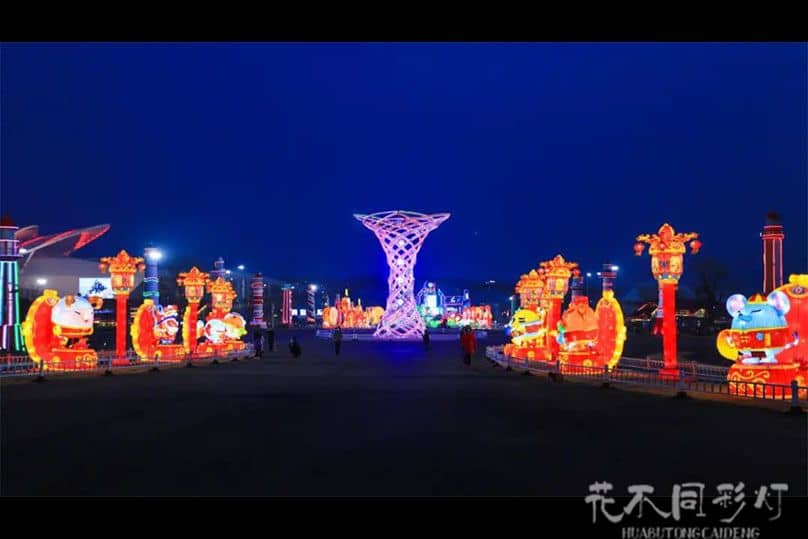 春节灯会安全指挥中心实时监控图-展示人流热力图与专业团队协同工作场景