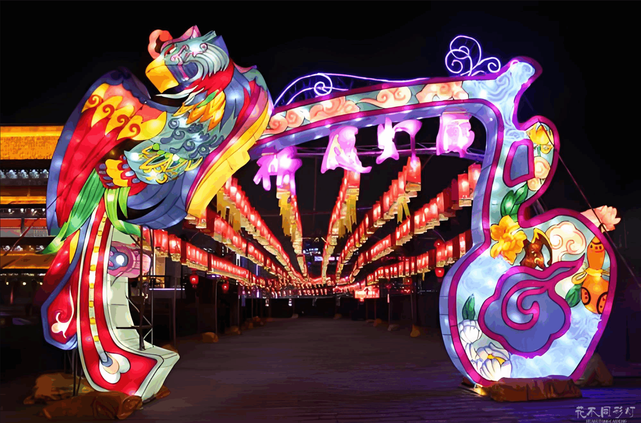 非遗工匠在深圳灯会现场制作彩灯-展示传统扎架与裱糊工艺 非遗工匠在深圳灯会现场制作彩灯-展示传统扎架与裱糊工艺