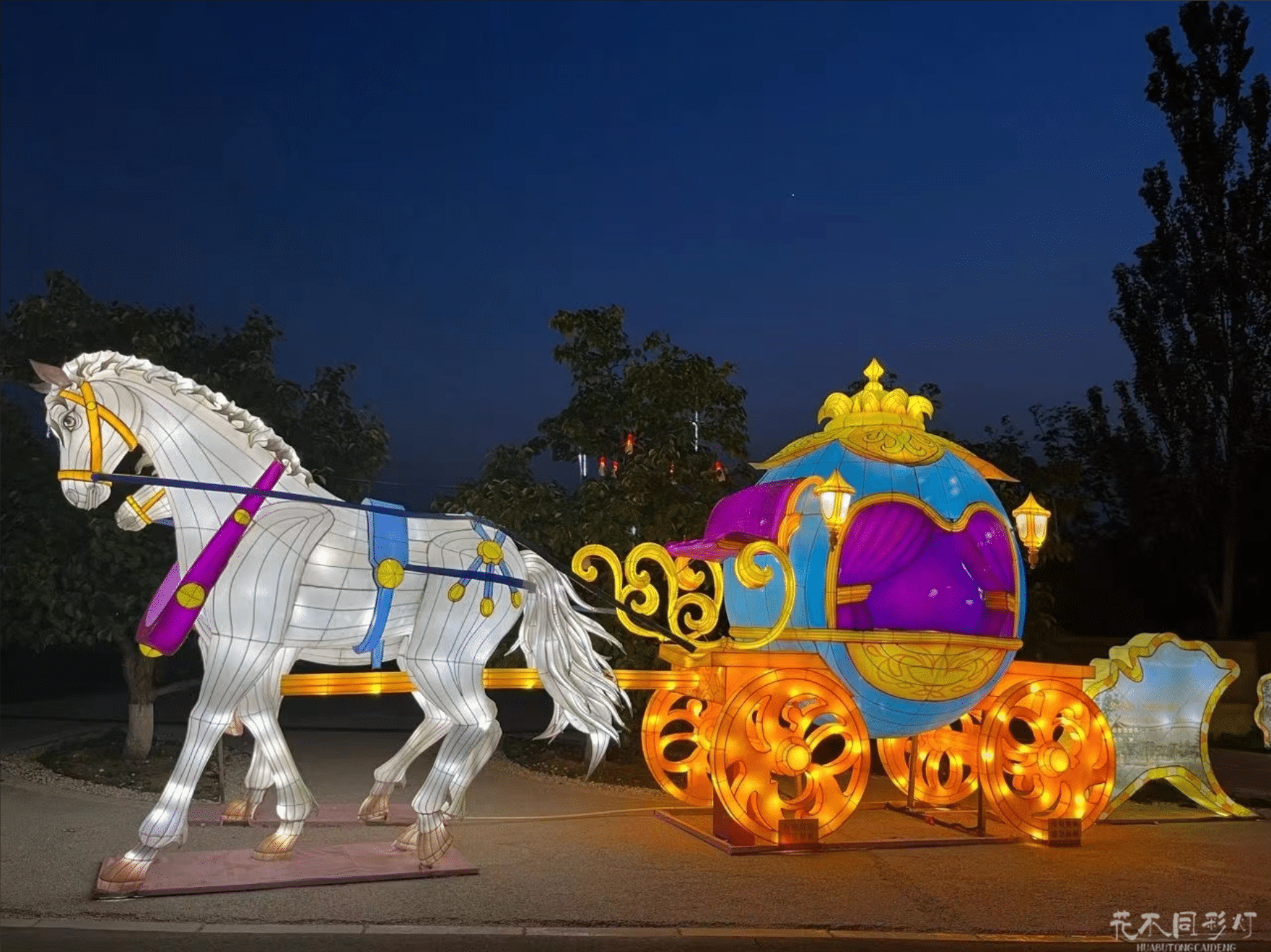 非遗工匠制作马灯过程-竹骨扎架与丝绸裱糊工艺细节展示 非遗工匠制作马灯过程-竹骨扎架与丝绸裱糊工艺细节展示