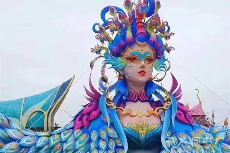 花不同彩灯非遗传承人手工制作花灯-展示传统竹条扎架与裱糊工艺