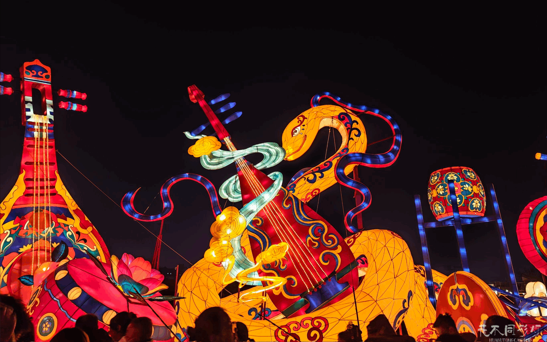 现代灯光艺术与传统花灯的融合趋势