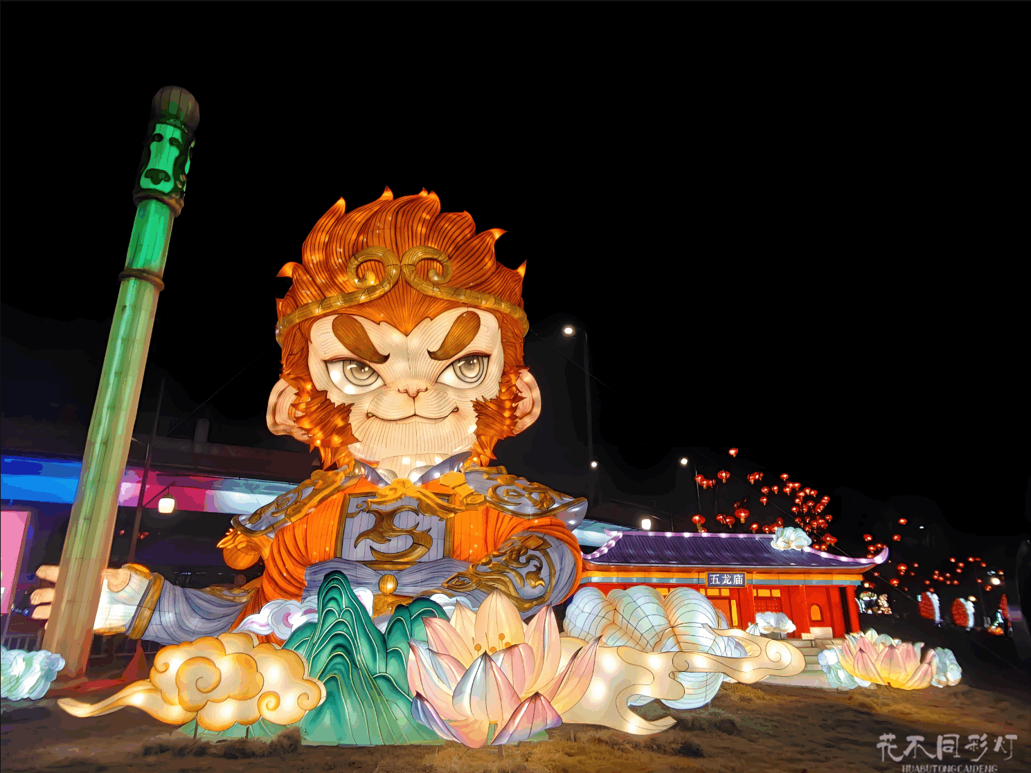 国风国漫IP灯展现场-仙侠主题装置与游客互动