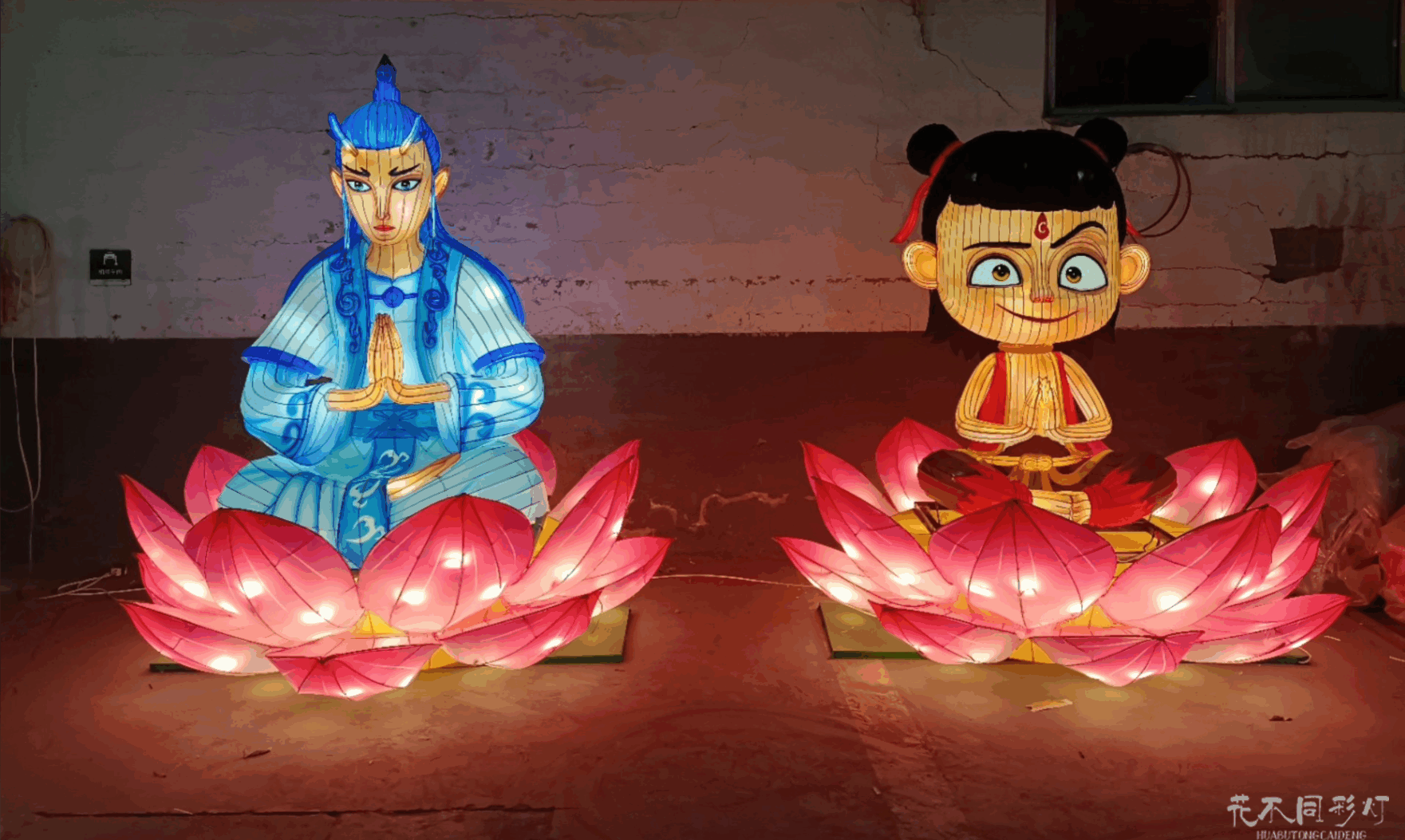 哪吒与敖丙对战场景灯组-太极图案与对比色彩设计