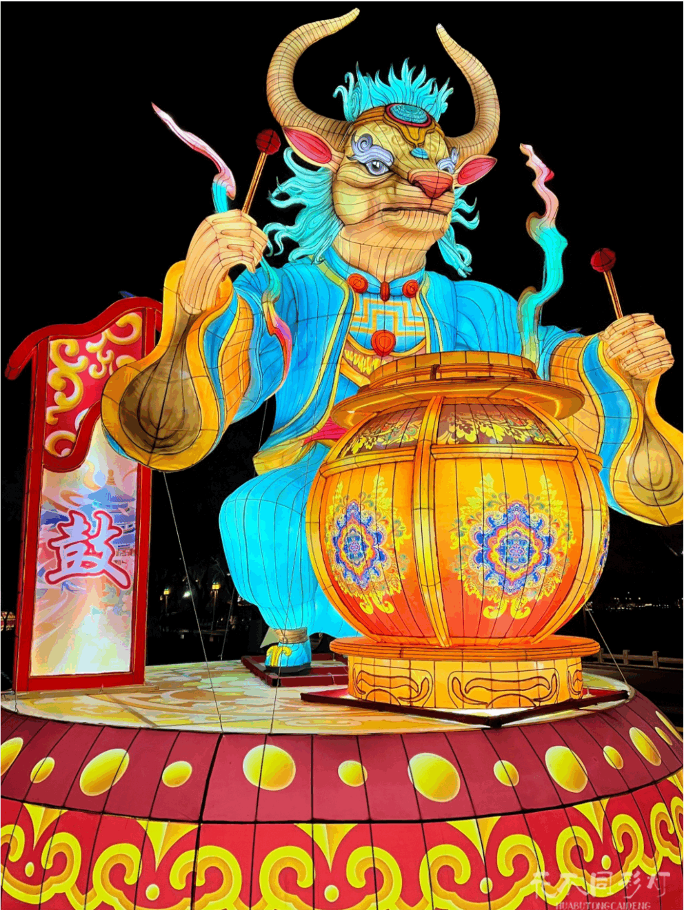 卡通型十二生肖花灯造型-牛 卡通型十二生肖花灯造型-牛