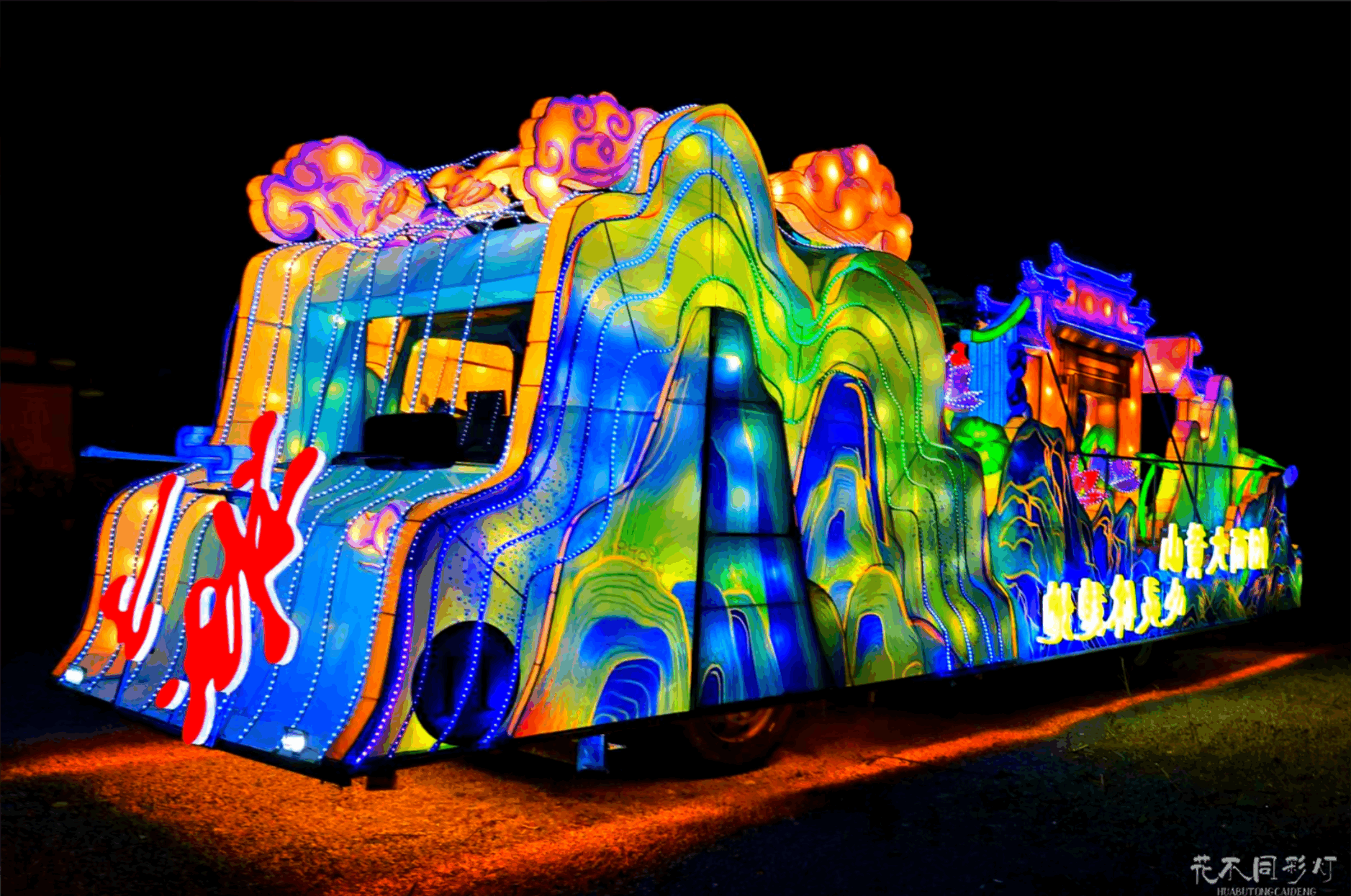 2026马年生肖主题彩车设计三大趋势示意图：几何美学、民俗创新与机械动能风格的对比展示