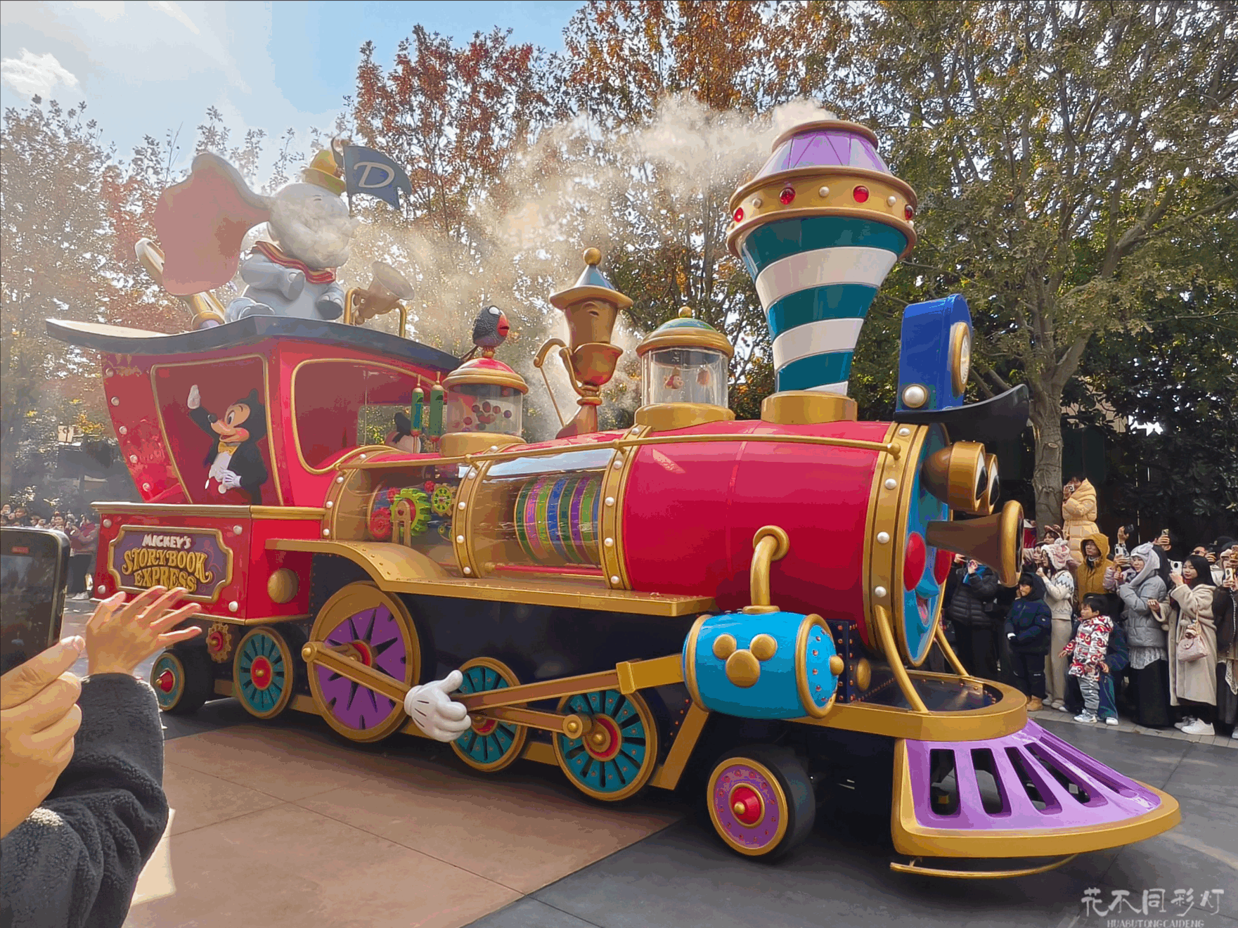 巡游花车、彩车与节日花车的类型对比与概念关系信息图