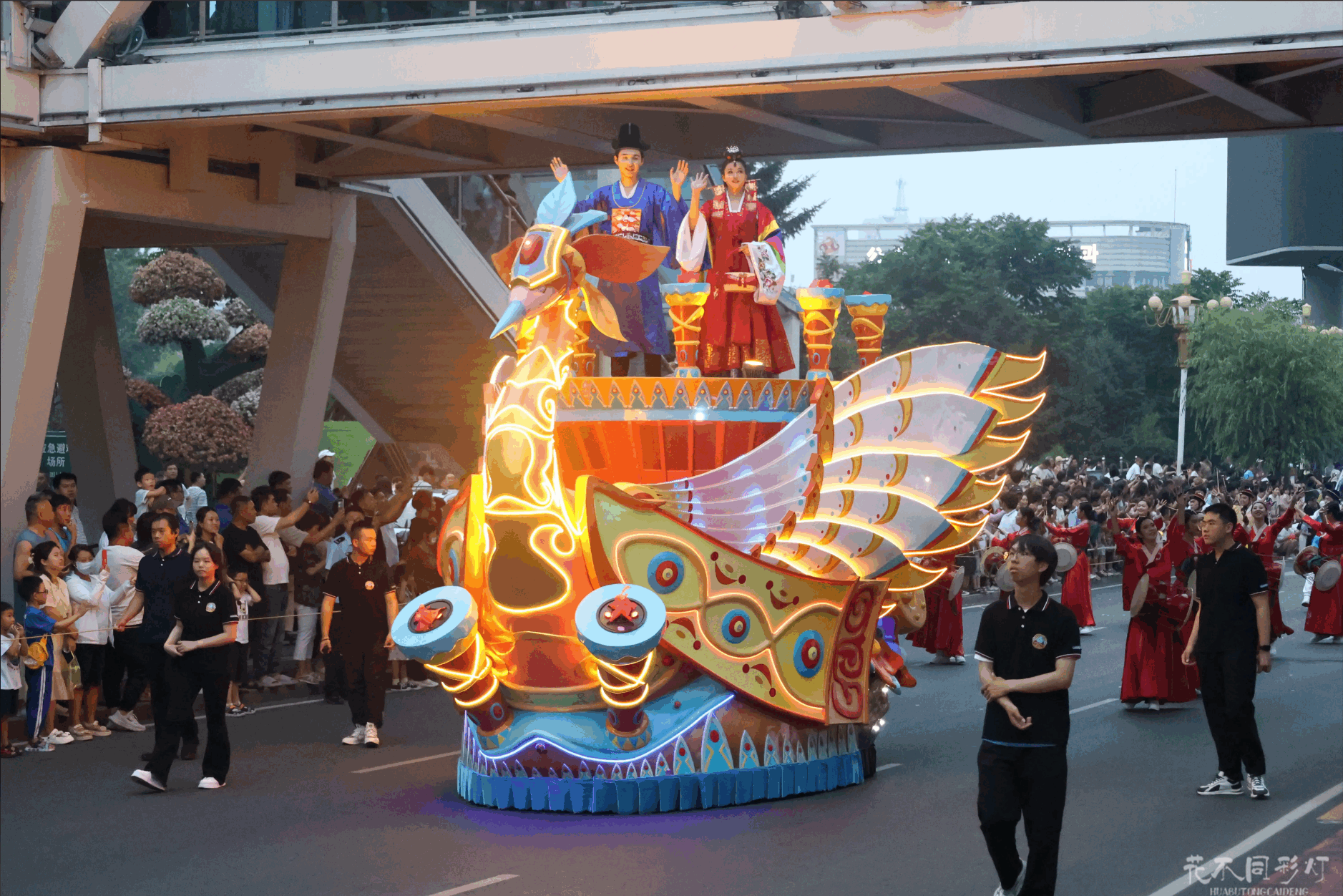 【燕舞春风】迎春主题彩车设计图 【燕舞春风】迎春主题彩车设计图