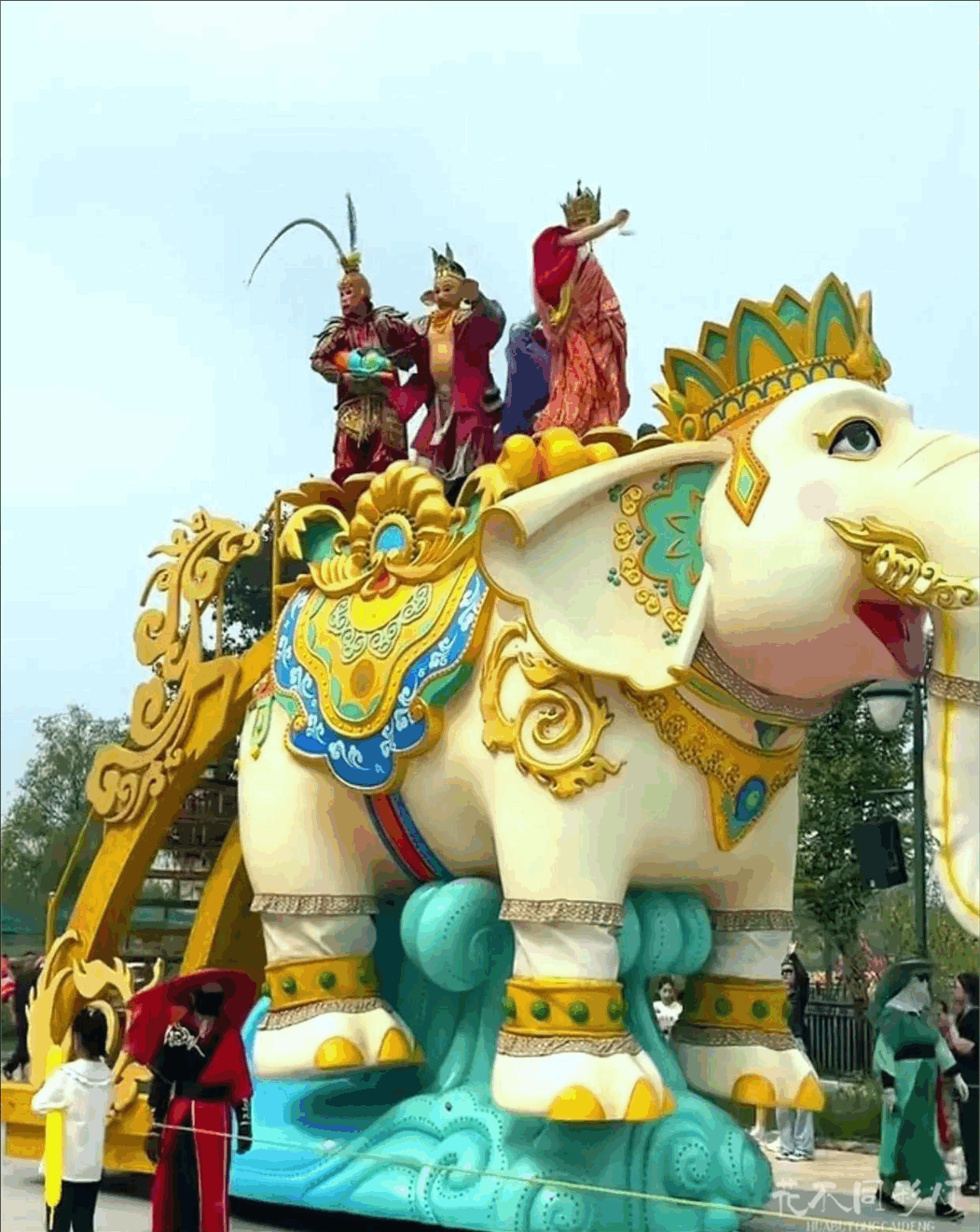 淮安西游乐园猪八戒花车互动现场-IP角色破圈案例