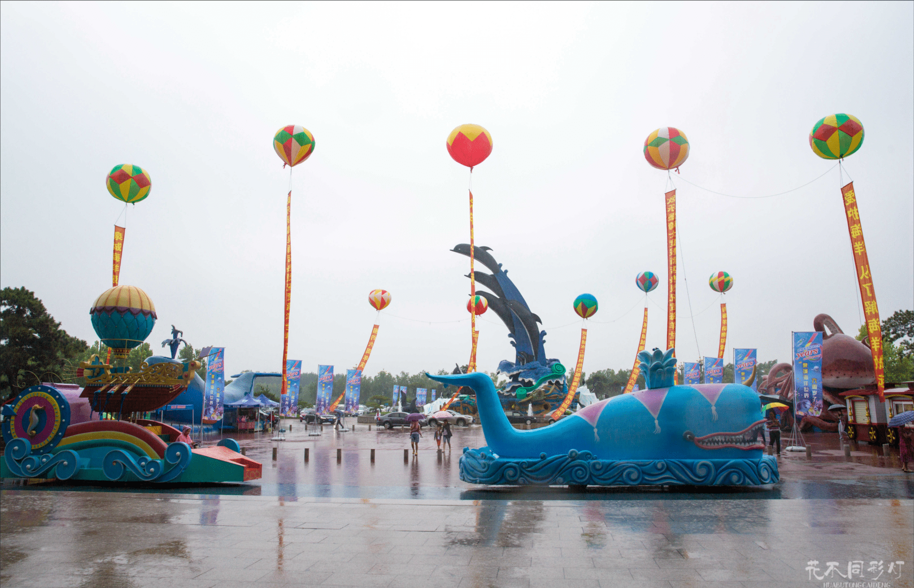 大型彩车巡游现场效果-夜间光影展示 大型彩车巡游现场效果-夜间光影展示