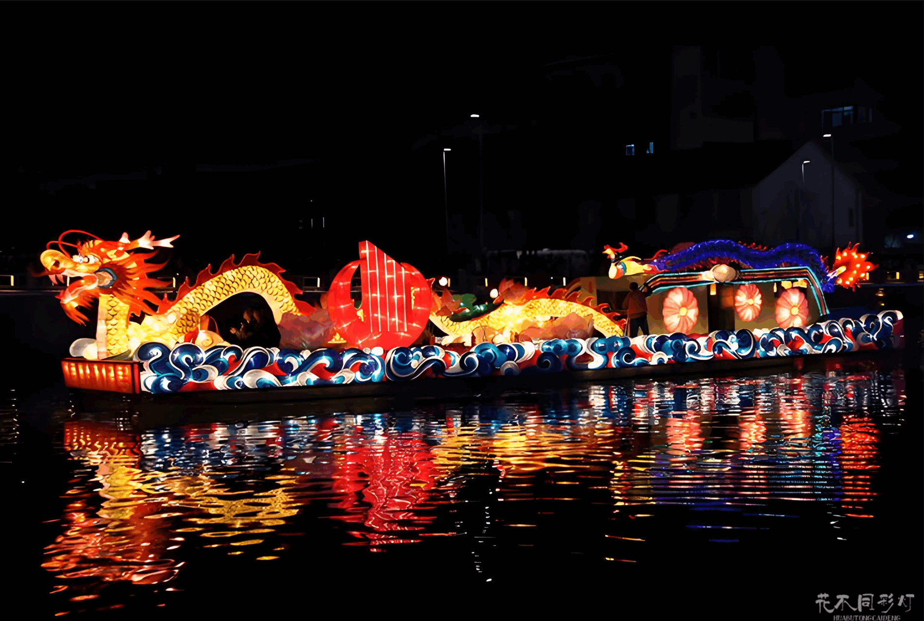 扬州古运河国庆彩船巡游全景-12艘花船夜间效果 扬州古运河国庆彩船巡游全景-12艘花船夜间效果