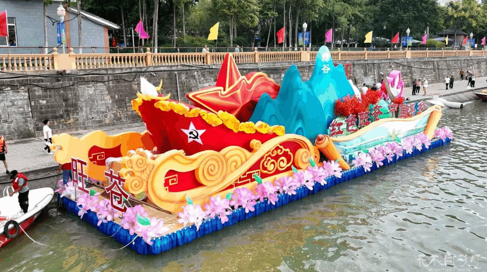 武汉东湖彩船方阵日出巡游-水陆同庆现场 武汉东湖彩船方阵日出巡游-水陆同庆现场