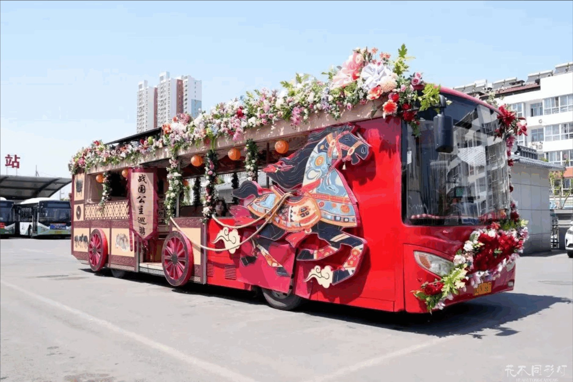 邯郸战国公主花车内部-文化长卷与战国纹饰展示