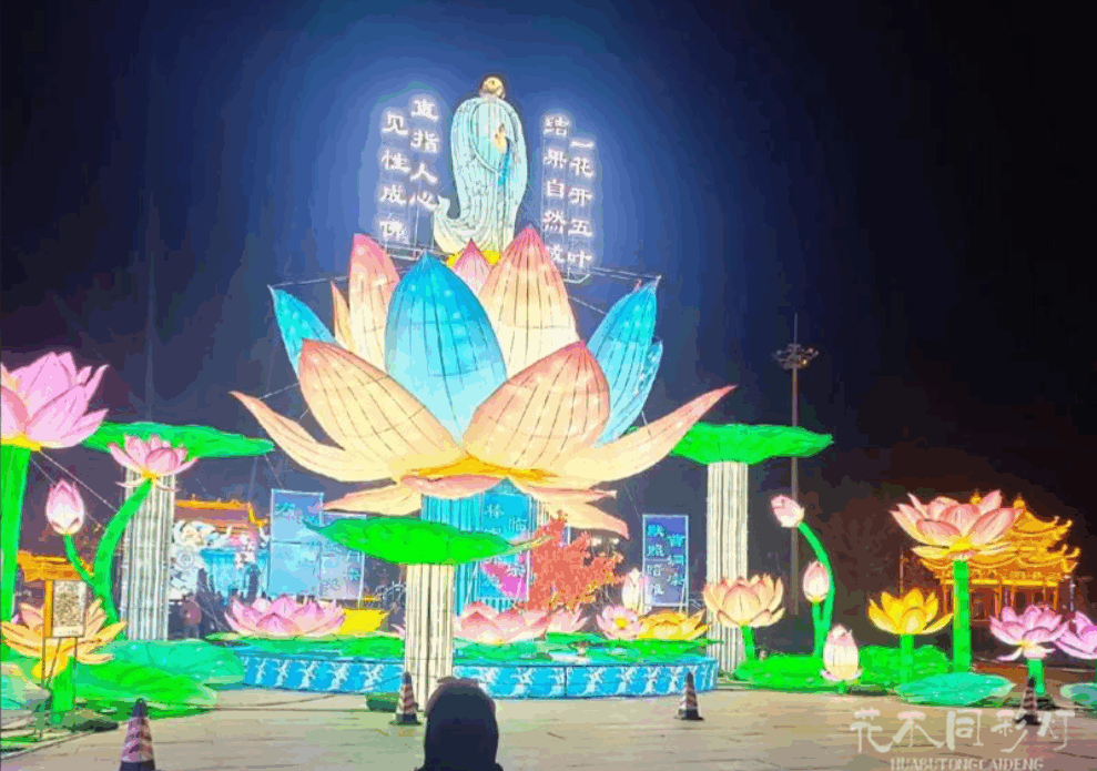 花不同彩灯设计制作的大型灯光节主灯组-梦幻天鹅湖现场实景图 花不同彩灯设计制作的大型灯光节主灯组-梦幻天鹅湖现场实景图