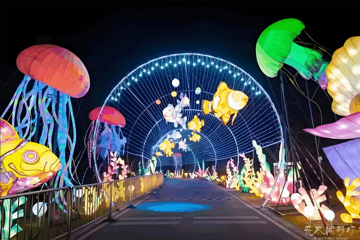 花不同彩灯设计团队正在通过专业调光系统调试灯光色彩，背景展示不同光色营造的多样化氛围效果