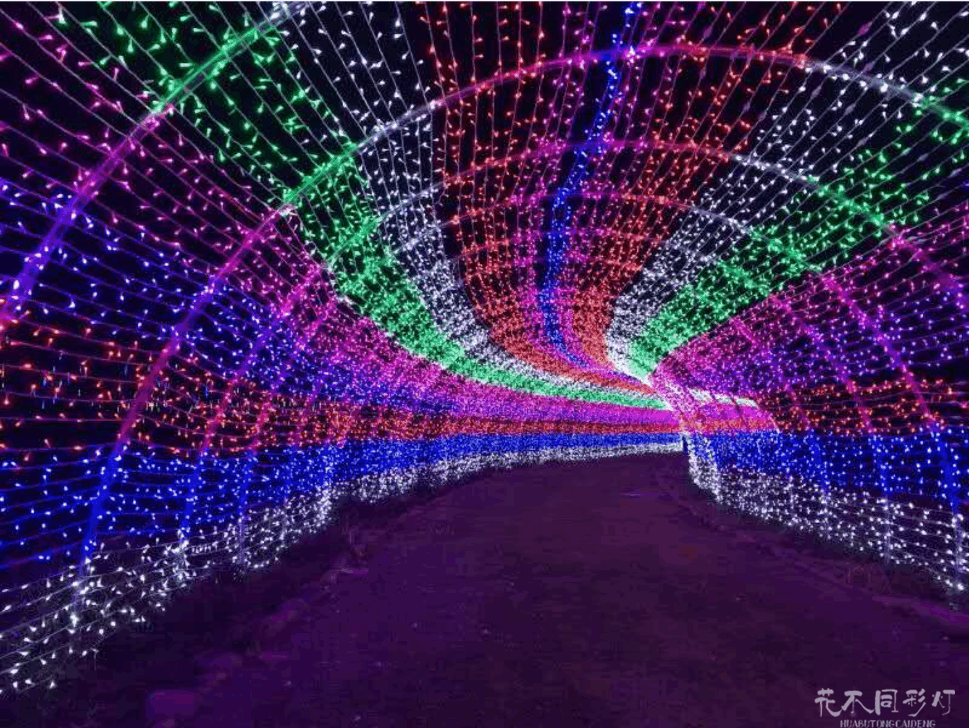 花不同彩灯团队利用农作物创意打造的特色灯光装置