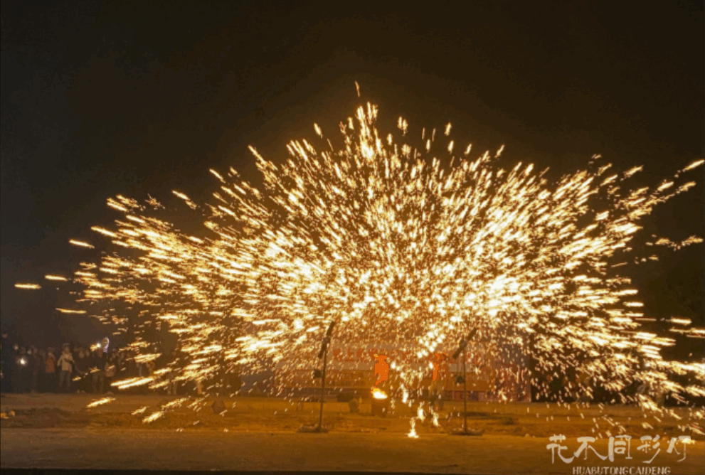 打铁花表演价格影响因素分析图,通过可视化图表清晰展示表演规模、时长、地域、设备要求和定制需求五大因素对价格的综合影响 打铁花表演价格影响因素分析图,通过可视化图表清晰展示表演规模、时长、地域、设备要求和定制需求五大因素对价格的综合影响