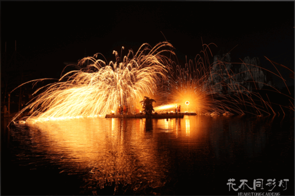 打铁花表演天气要求详解图，清晰展示适宜表演、需要评估、禁止表演三种天气条件的标准及应对方案