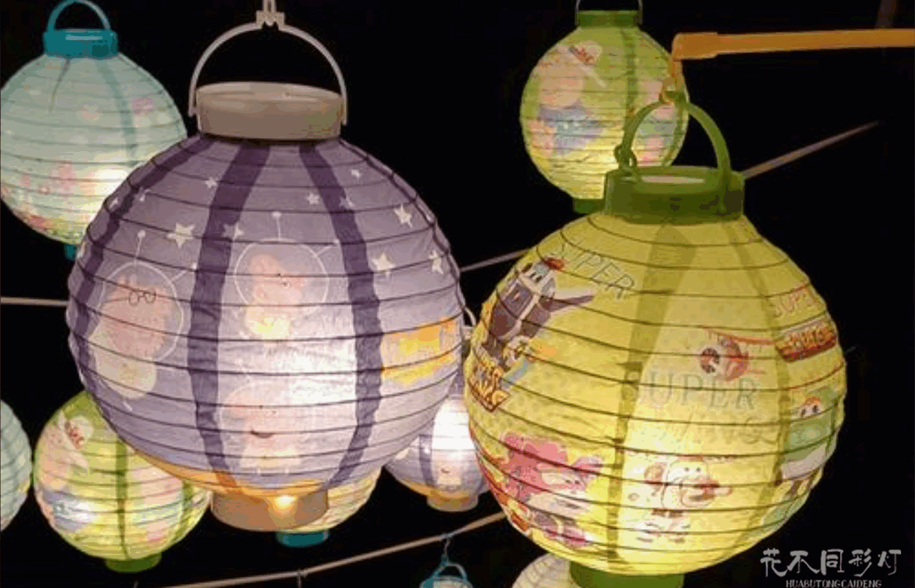 动漫元素与传统宫灯融合设计作品实拍 - 花不同彩灯创新工艺展示