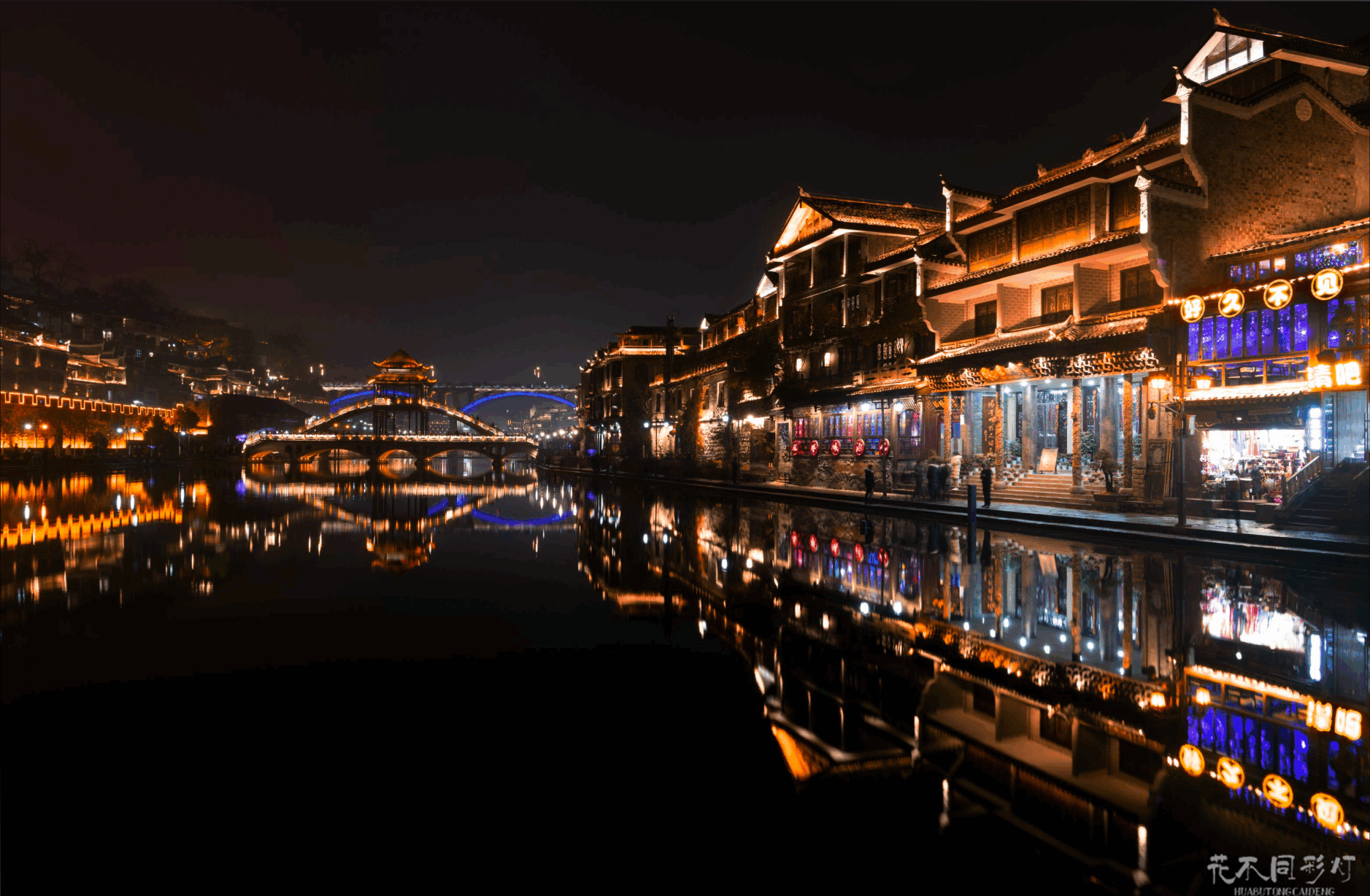 溪古镇夜景提升前后对比效果图 - 花不同宫灯照明案例 溪古镇夜景提升前后对比效果图 - 花不同宫灯照明案例