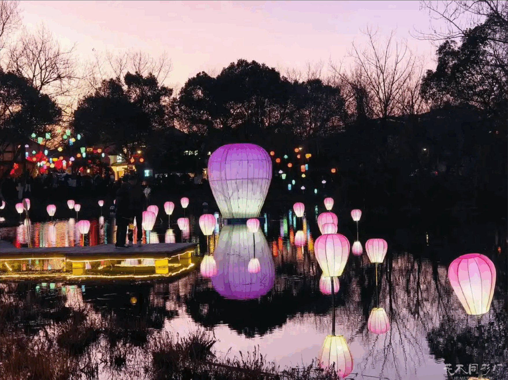 九曲溪自然风景区灯笼与山水实景融合全景 - 花不同生态照明案例