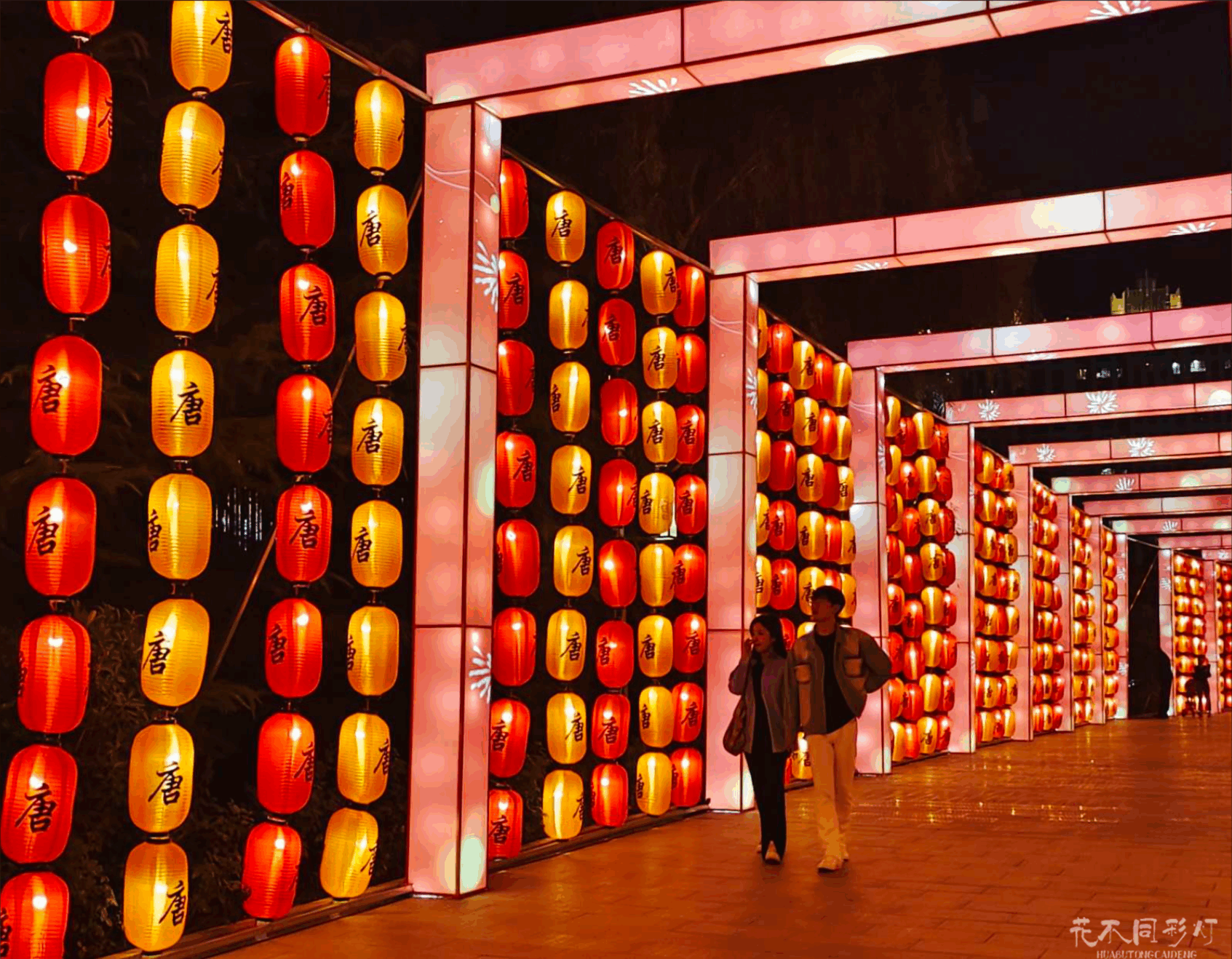 大型地标灯笼与城市景观融合实景 - 花不同地标项目案例