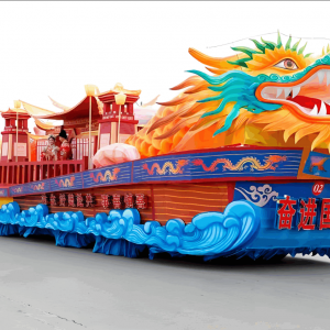 如何保证大型彩车在巡游中的结构稳定和安全？