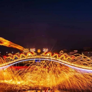【万岁山景区】春节夜游：一场打铁花，引爆