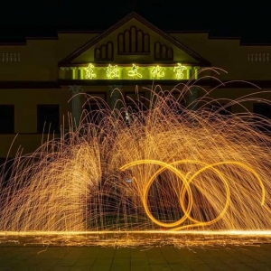 传统打铁花技艺获媒体关注-花不同彩灯