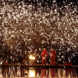 打铁花传承人是谁-花不同彩灯