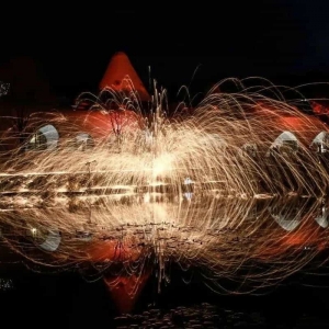 打铁花演出注意什么-花不同彩灯